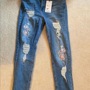 NWT Embroidered jeans